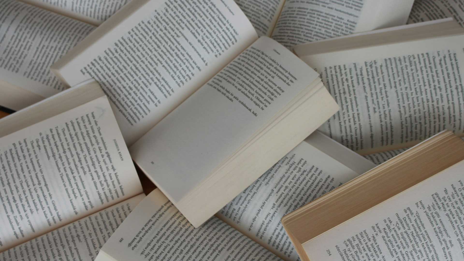 Photo of piles of books for blog post “📚 What to Read Next — A Guide to Finding Stories That Actually Stay With You.’ Gülfer ERGİN on Unsplash