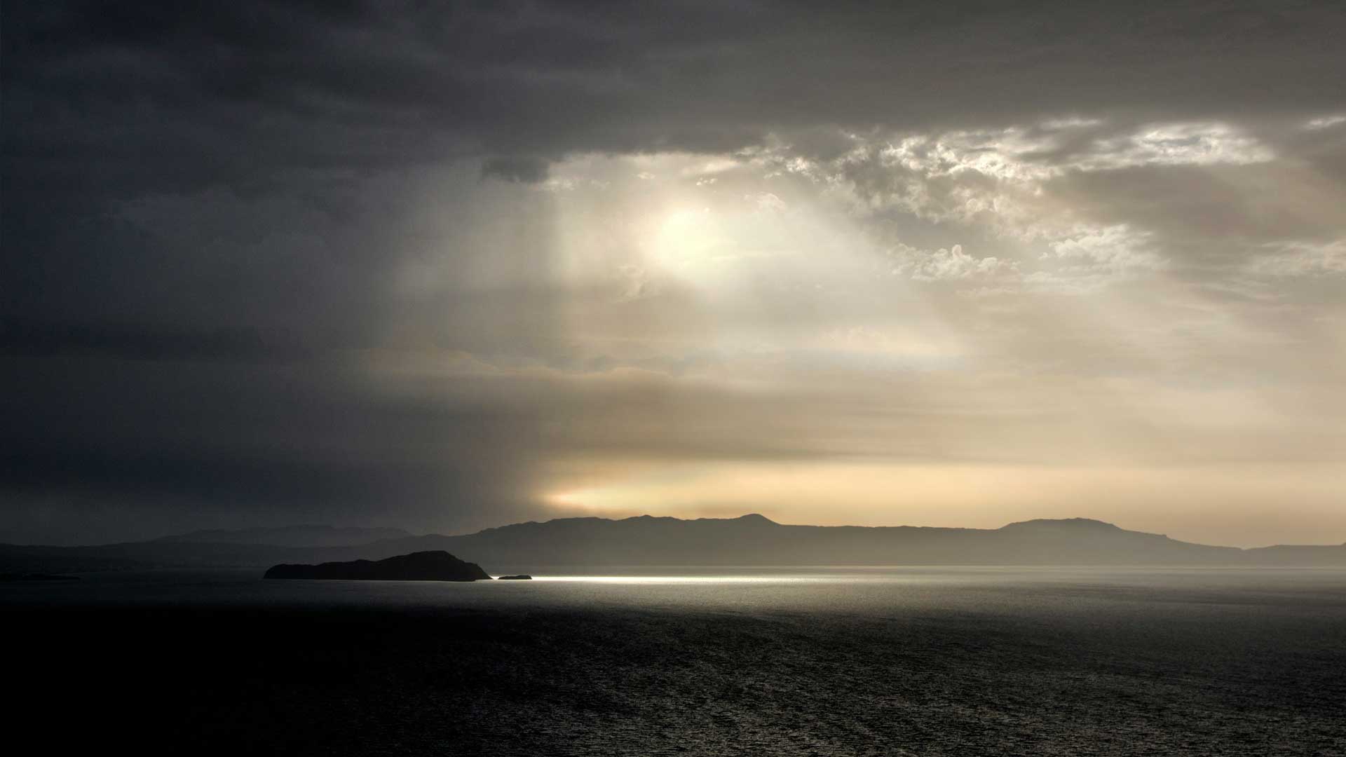 Photo of sun breaking through the clouds for blog post “✍️ How to Write a Novel That Actually Works — Structure, Story, and Creative Process.” Photo by moerwijk on Unsplash