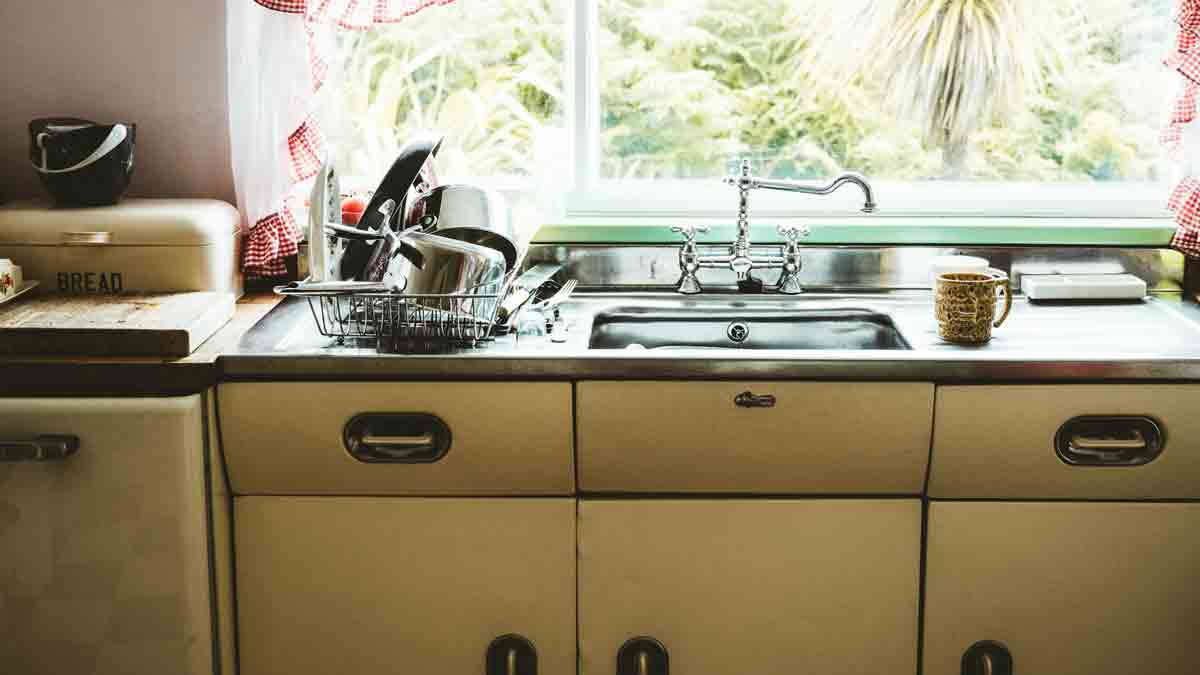 1950sKitchenSink Image of 1950s kitchen sink.