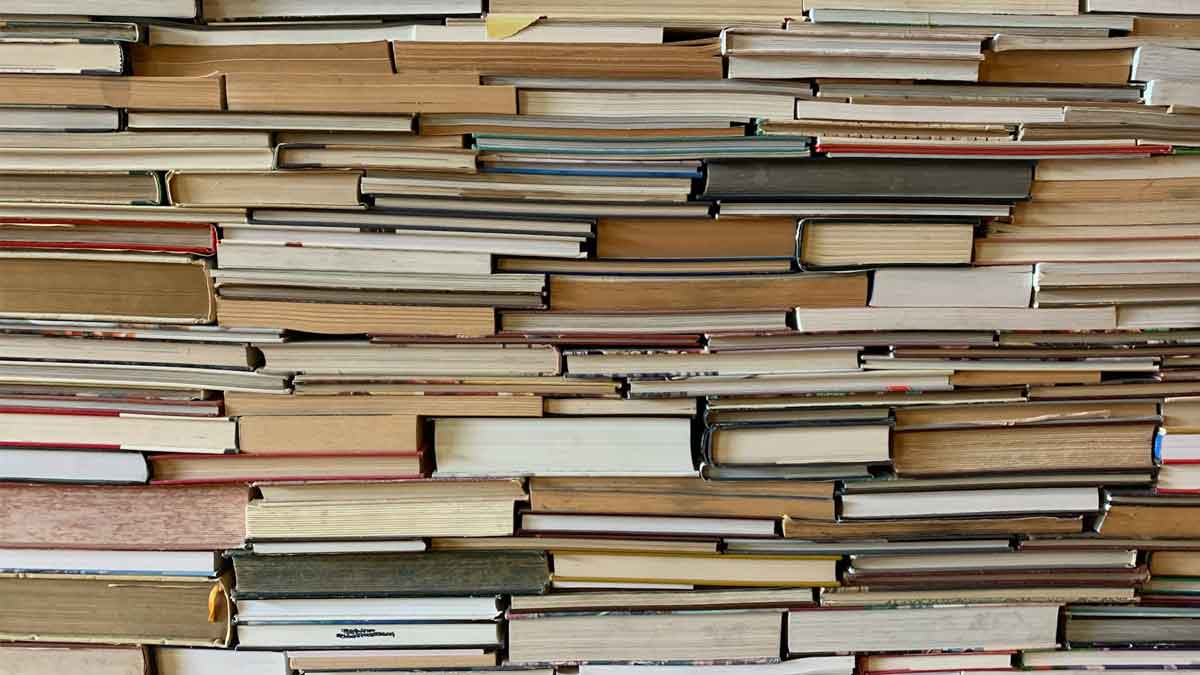 PileOfBooks01 Image of a large pile of books.